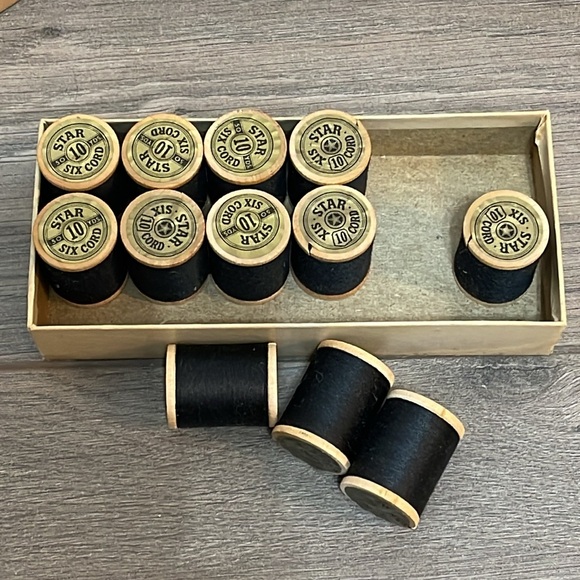 Vintage original box of 12 Black Wooden Spools of Star Six 10 Cord 50 Yards - Picture 4 of 8